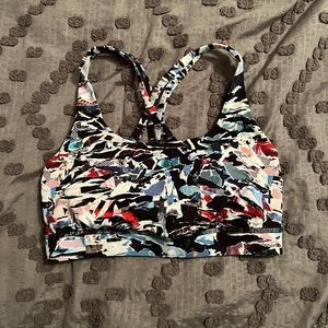 Lululemon size 4 energy bra